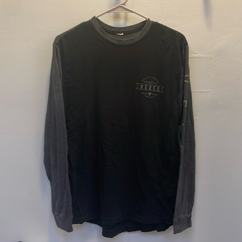 Men’s size L long sleeve Veece from buckle